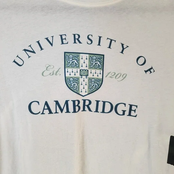 Torrid University of Cambridge White Graphic T Shirt Tee Relaxed Fit NEW Size 0 - Picture 2 of 5
